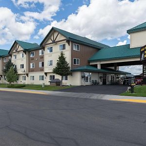 Gray Wolf Inn & Suites